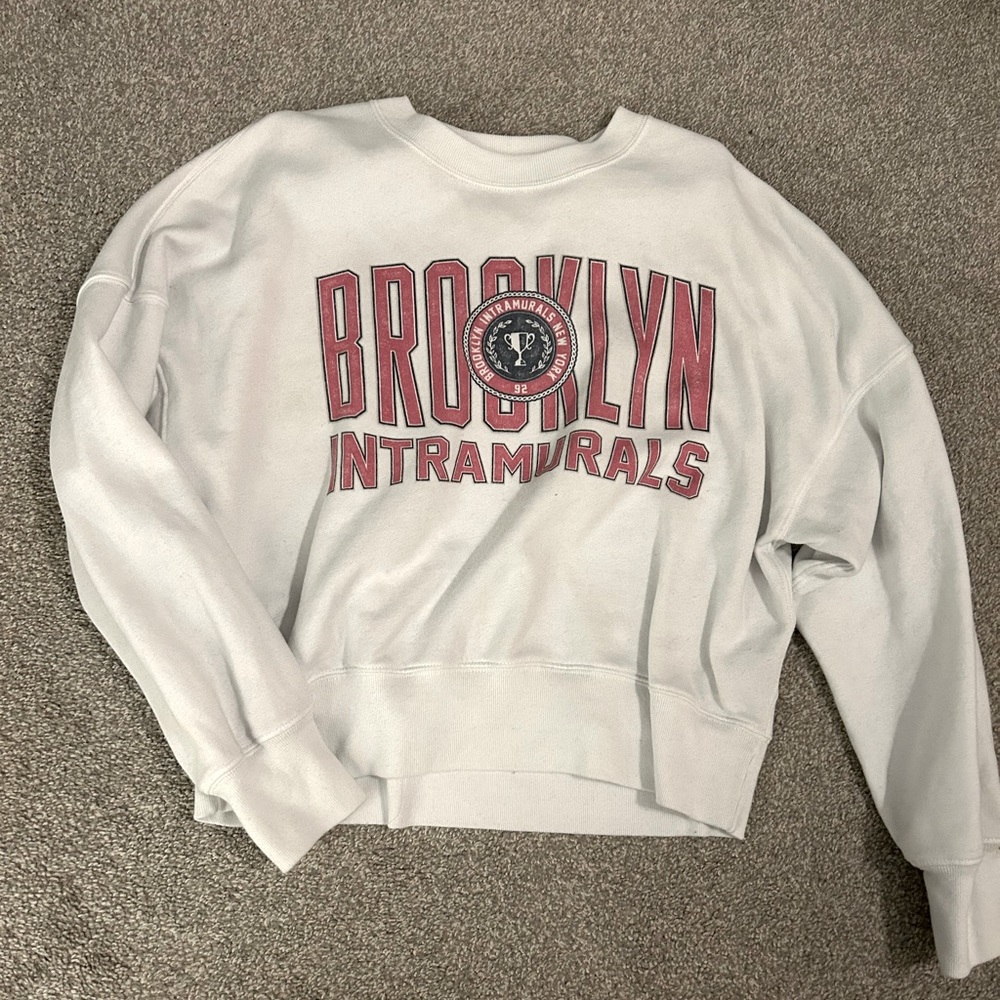 A&F Cropped Graphic Sweatshirt